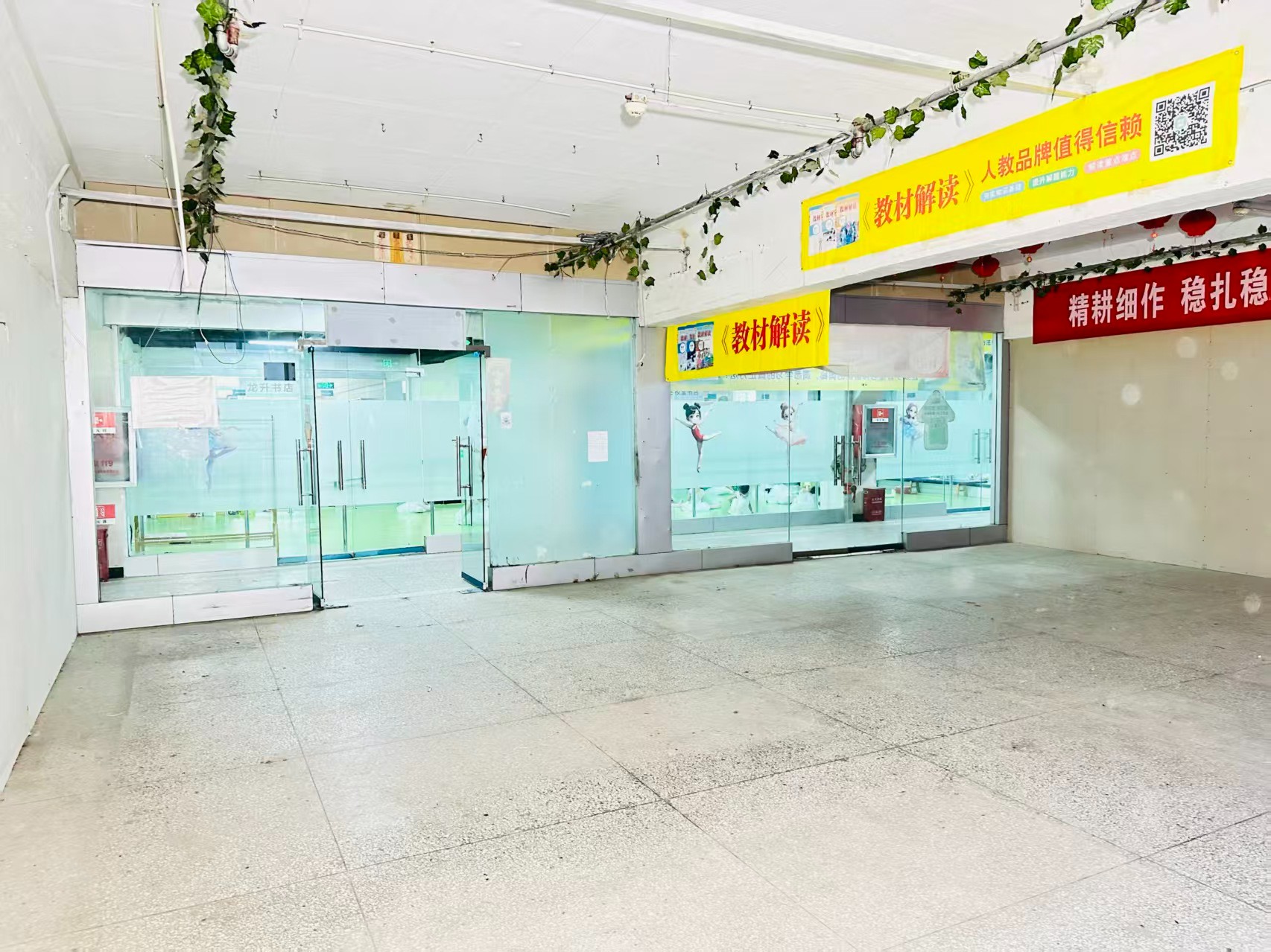 零号路提供写字楼、商铺、展示空间、直播间等多种面积选择，满足企业办公、研发、展示、运营等多元需求。